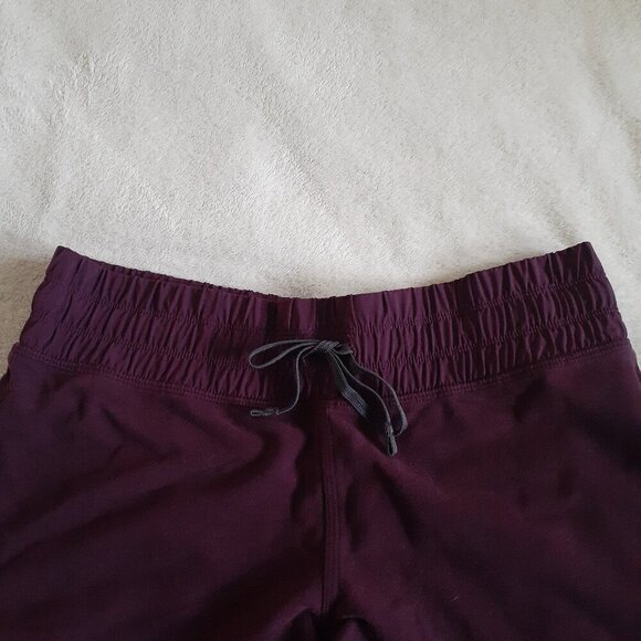 Lululemon Women's Size 8 Dark Purple Drawstring Pull On Jogger Shorts - Picture 3 of 9